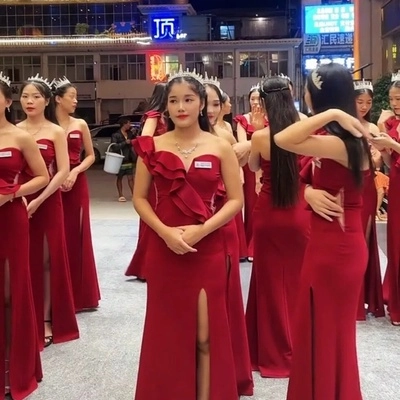 华纳公司客服团队专业形象展示