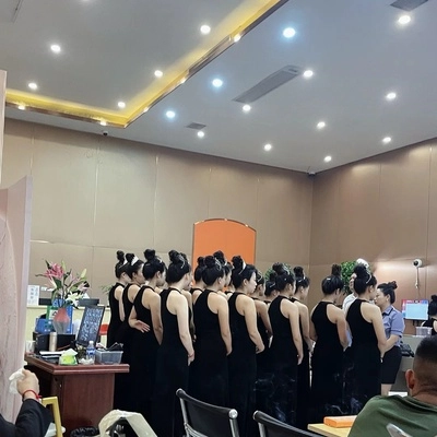 华纳公司客服团队日常培训场景